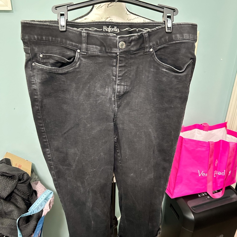 Women’s Rafaela Weekend capri black stretch jeans 14